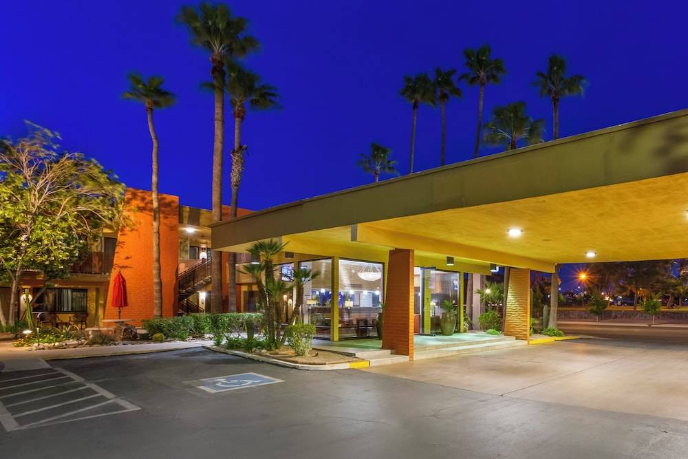 Royal Sun Hotel & Suites 1