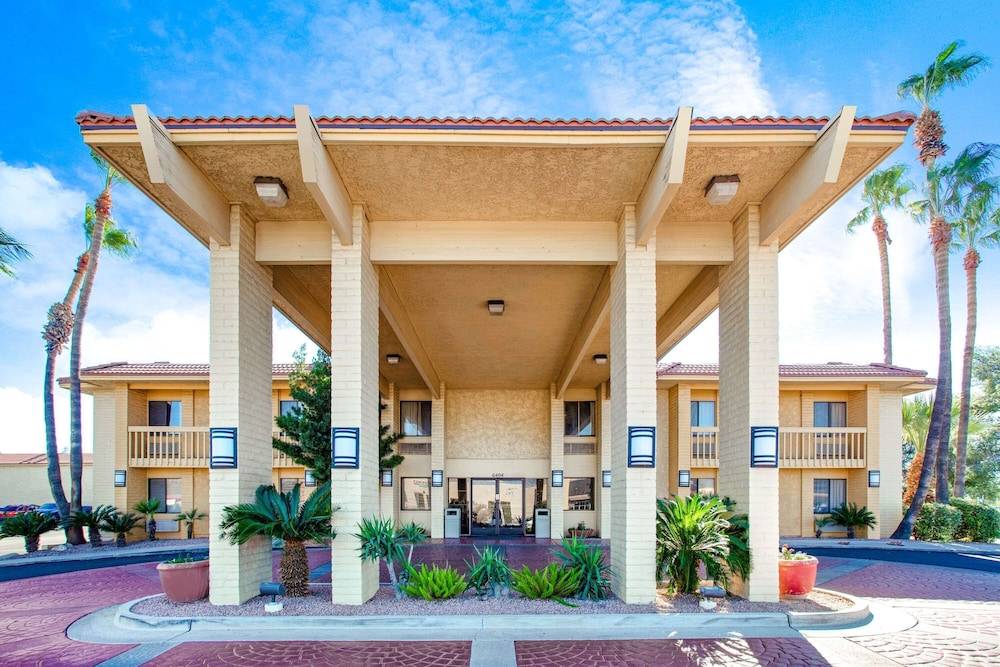 La Quinta Inn by Wyndham Tucson East 1
