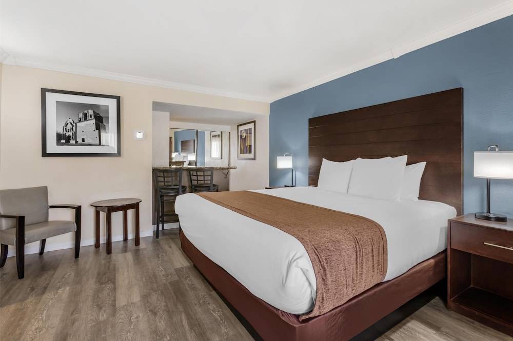 Best Western InnSuites Tucson Foothills Hotel & Suites 1