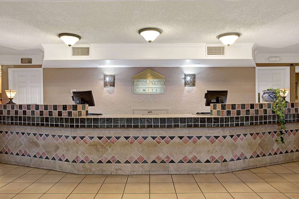 Days Inn by Wyndham Tucson City Center 2