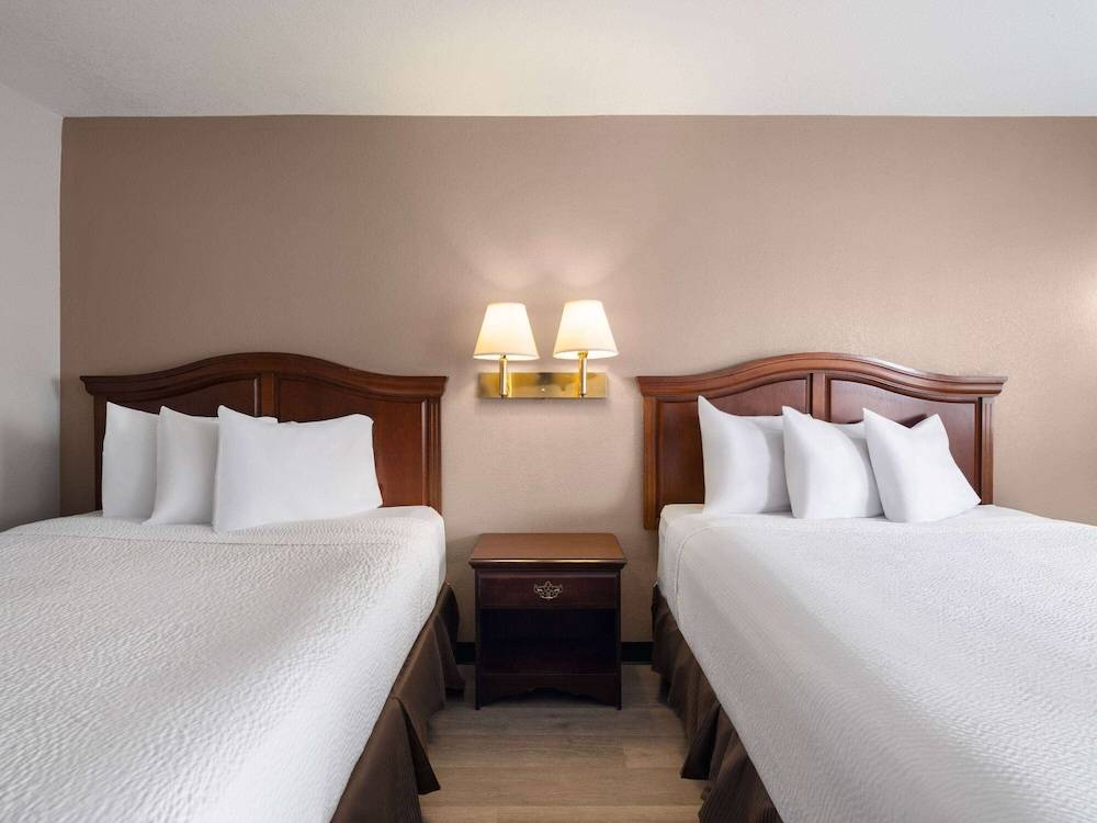 Travelodge by Wyndham Tucson AZ 1