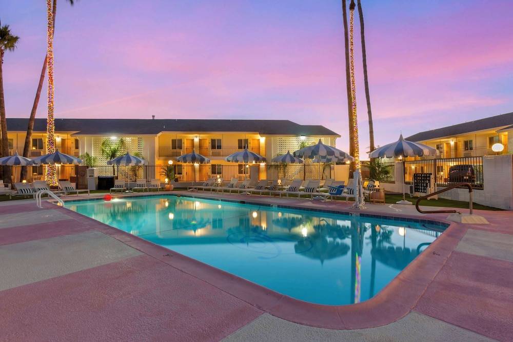 The Kennedy Tucson, SureStay Collection by Best Western 1