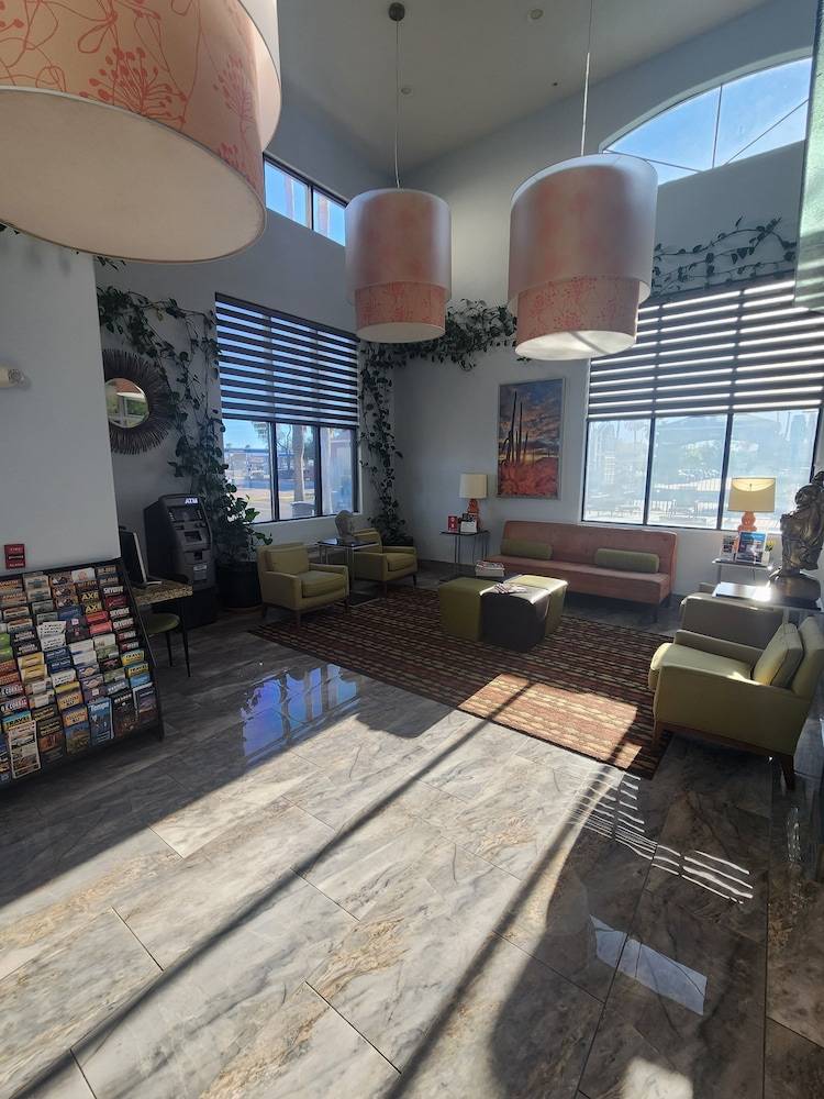 Days Inn & Suites by Wyndham Tucson/Marana 2