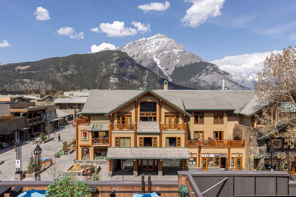 Brewster Mountain Lodge 1