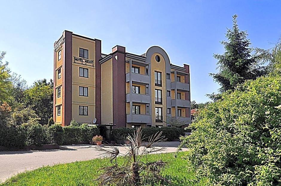Ascot Lodging 2