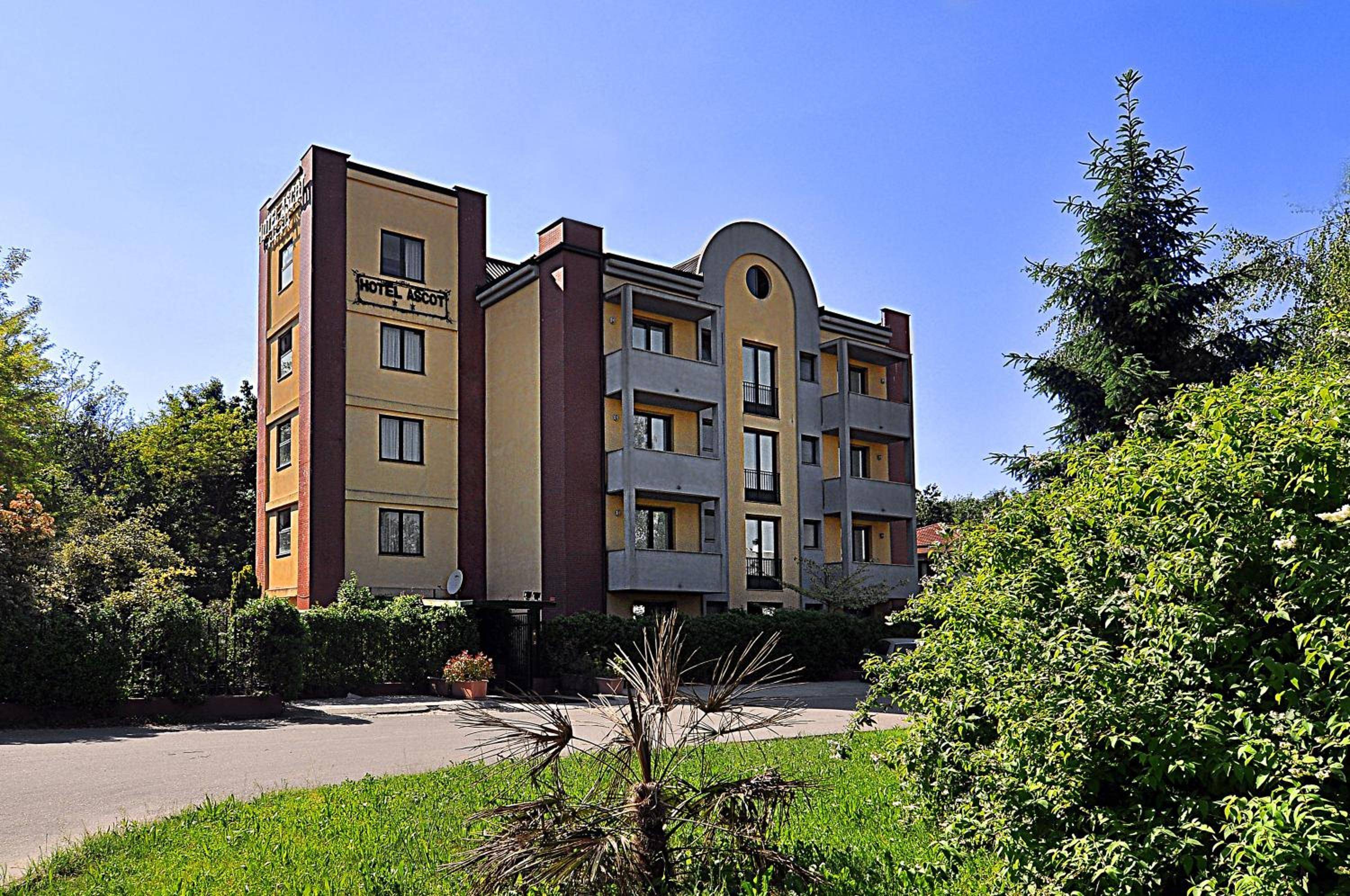 Ascot Lodging 1