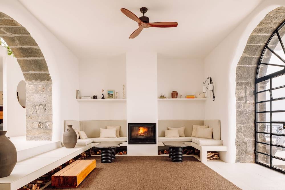 White Exclusive Suites & Villas 1