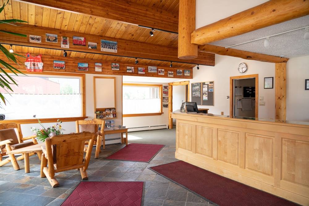 Rocky Mountain Ski Lodge 2