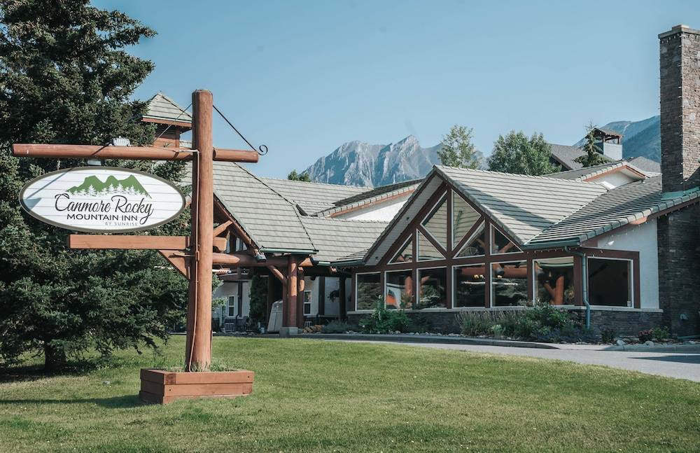Canmore Rocky Mountain Inn 1