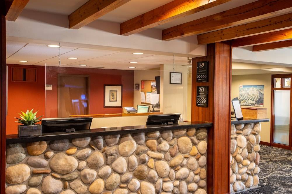 Lobstick Lodge 2