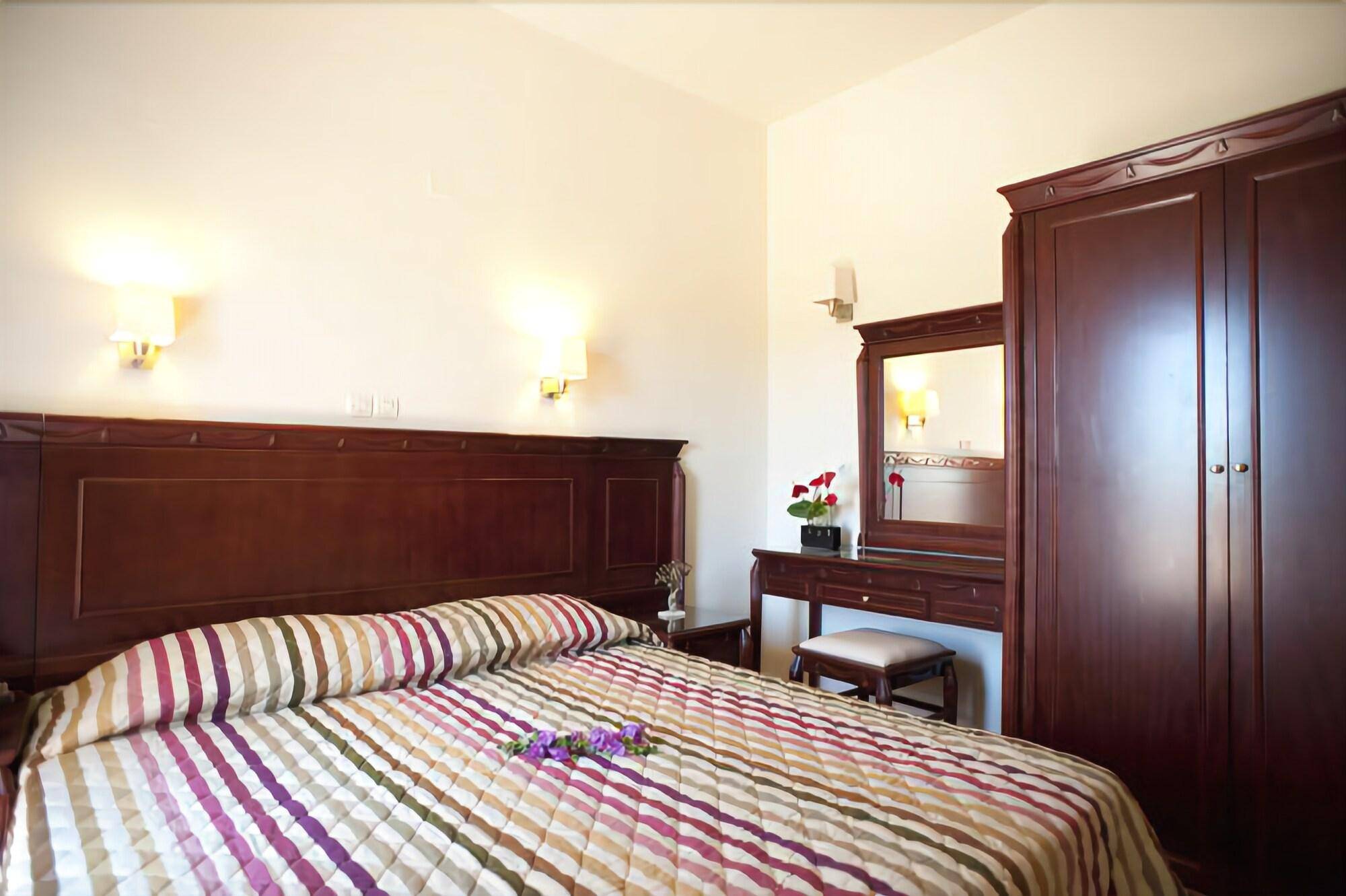 Lito Beach Hotel 2