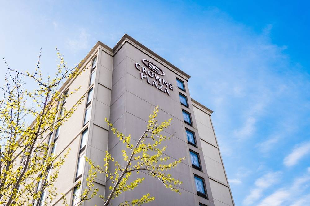 Crowne Plaza NEWARK AIRPORT by IHG 1