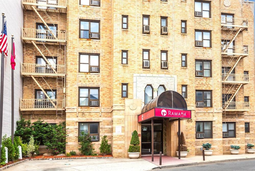Ramada by Wyndham Jersey City 1