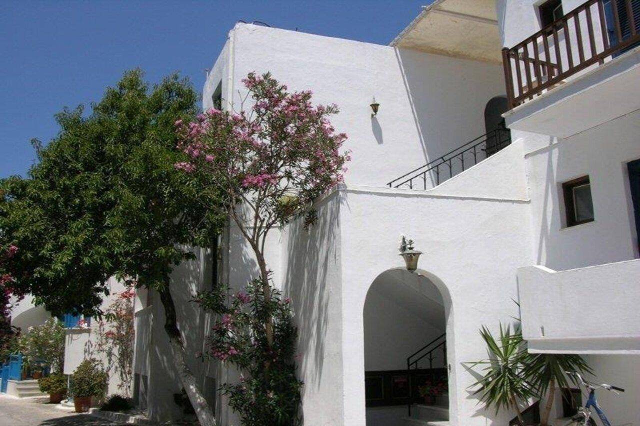 Avra Pension 1