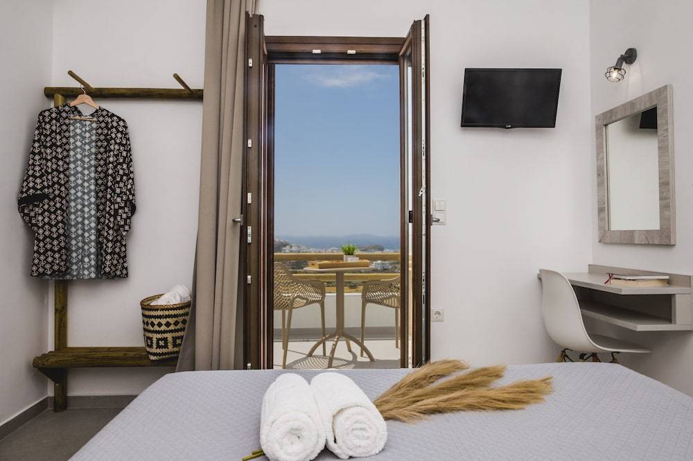 Petros Studios & Suites 2