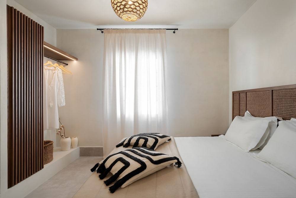 Polis of Naxos Stylish Suites 2