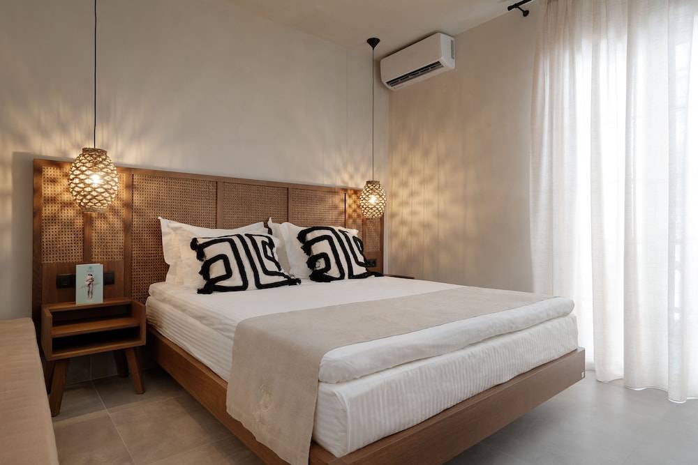 Polis of Naxos Stylish Suites 1