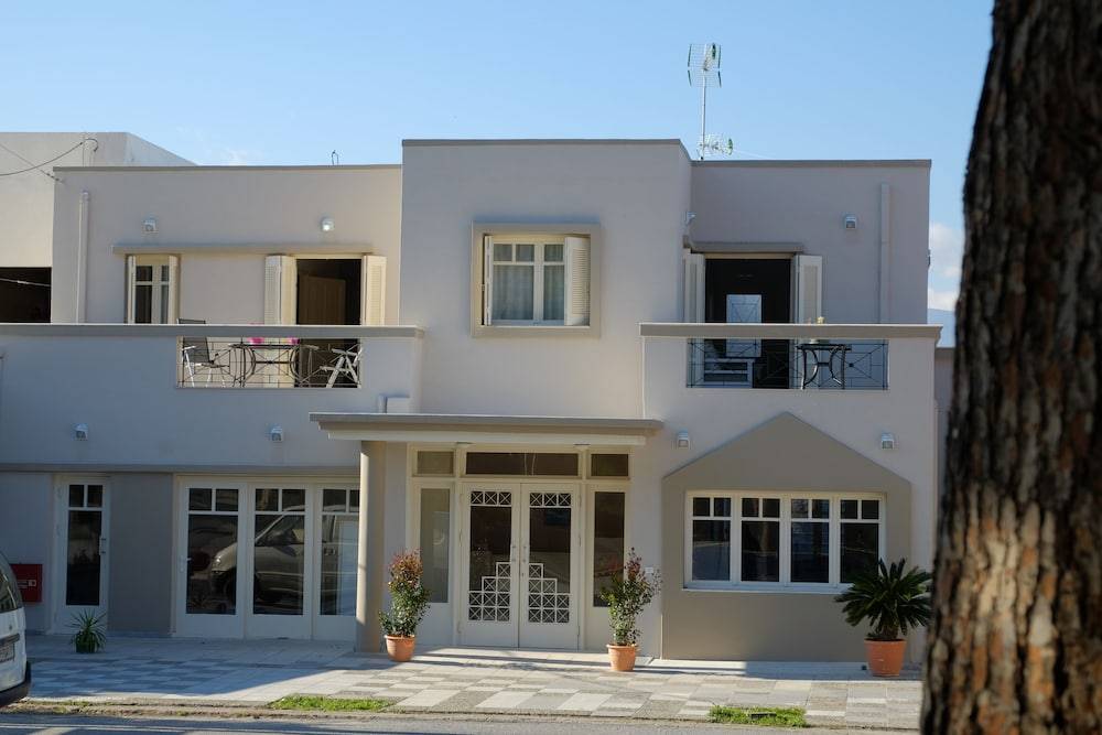 Dialinas Apartments 2