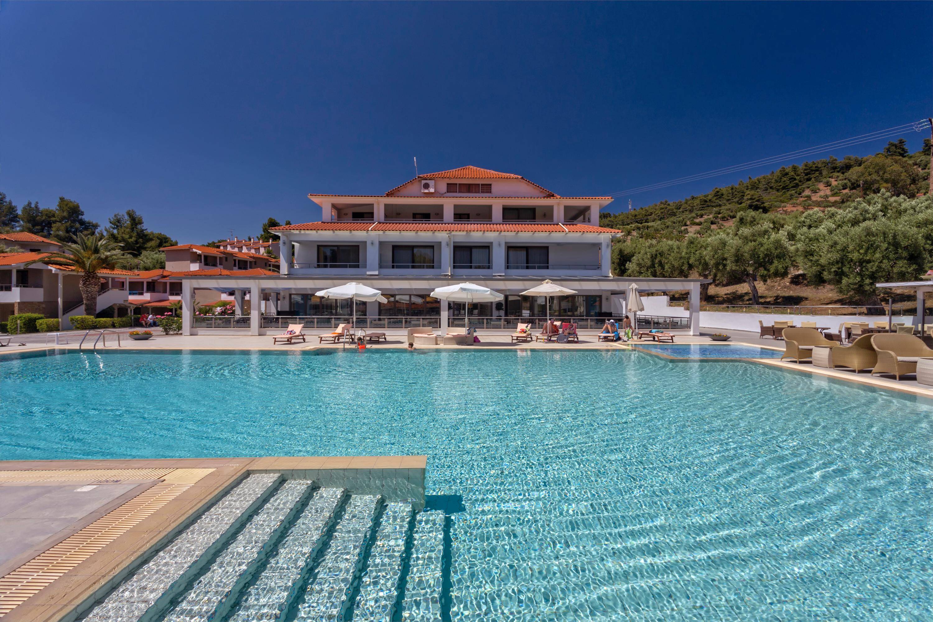 Lagomandra Beach Hotel 2
