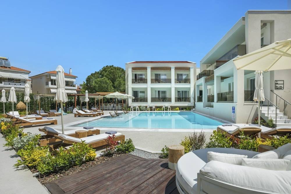 Mirablue Luxury Residences 1