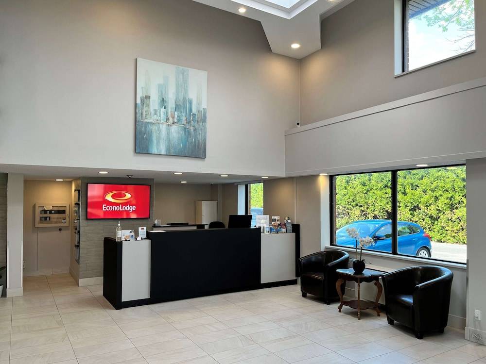Econo Lodge Airport Quebec 2