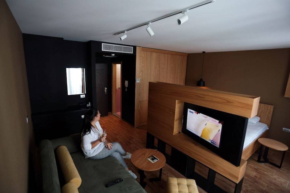 Alvin Comfort Hotel 2