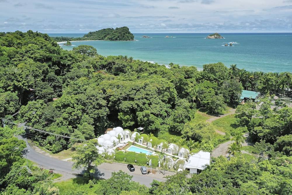 Igloo Beach Lodge 1
