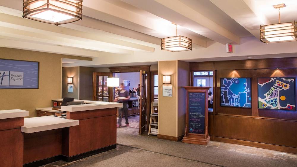 Holiday Inn Express & Suites TREMBLANT by IHG 2