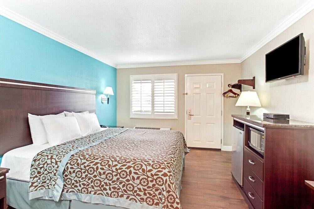 Cabana Inn & Suites 2