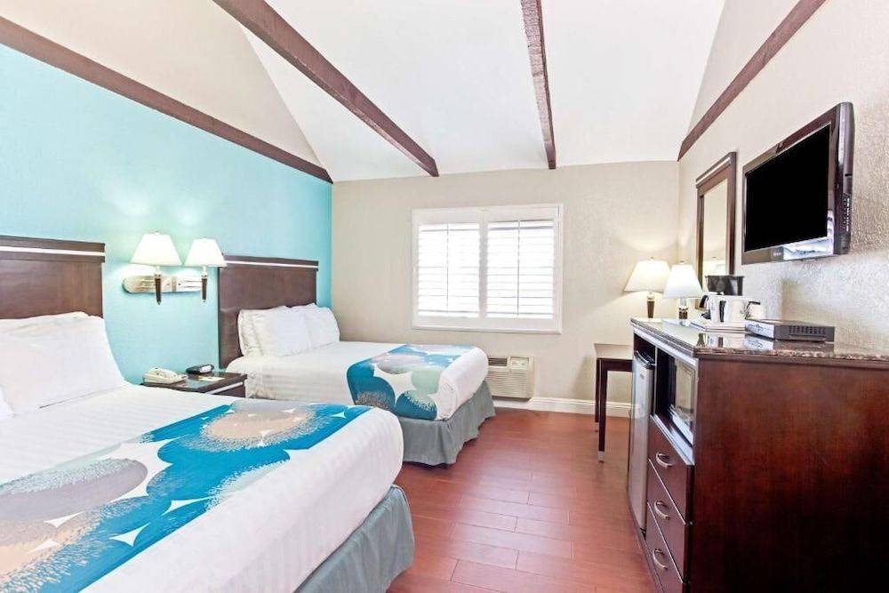 Cabana Inn & Suites 1