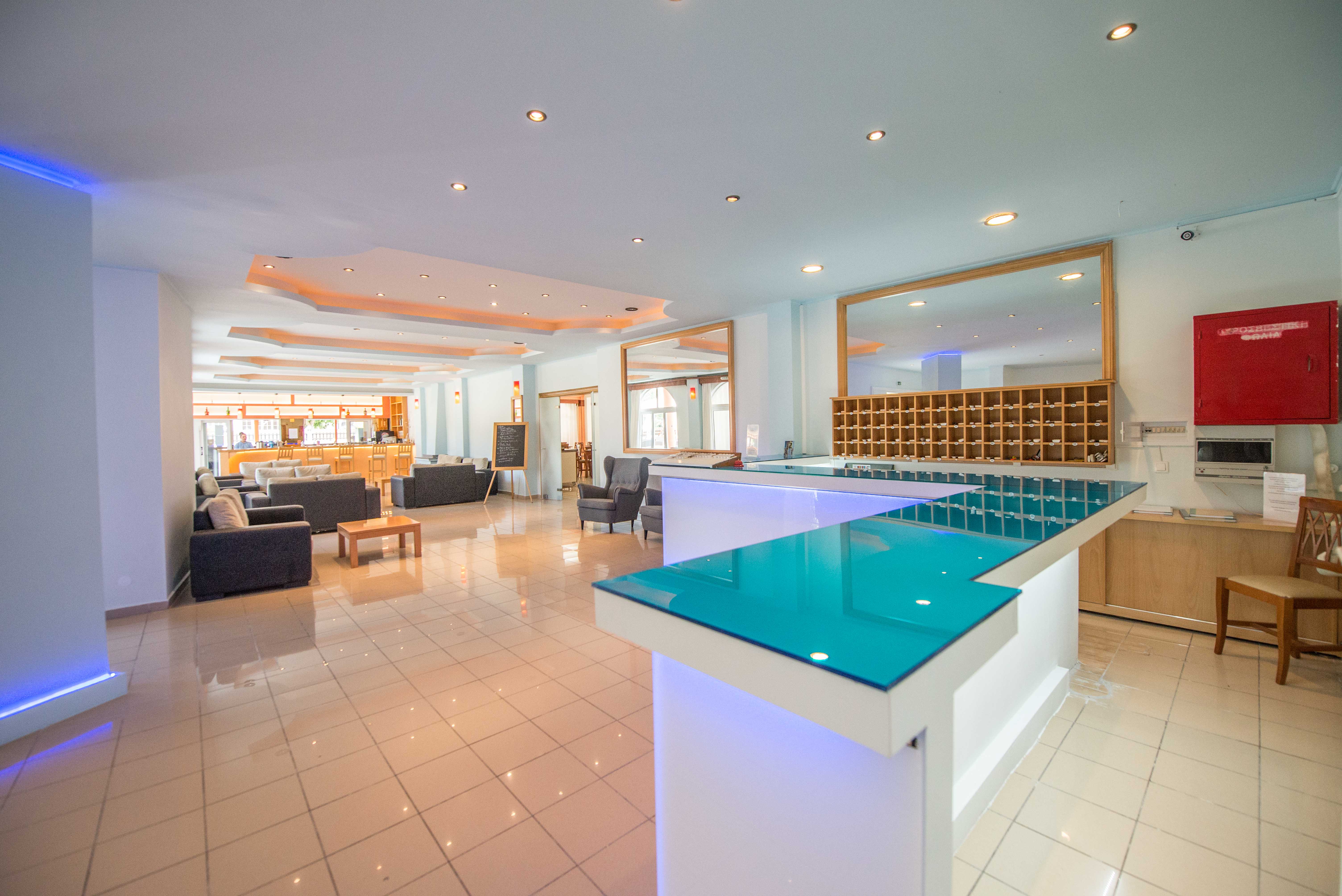 Silver Beach Hotel and Annexe Apartments 1