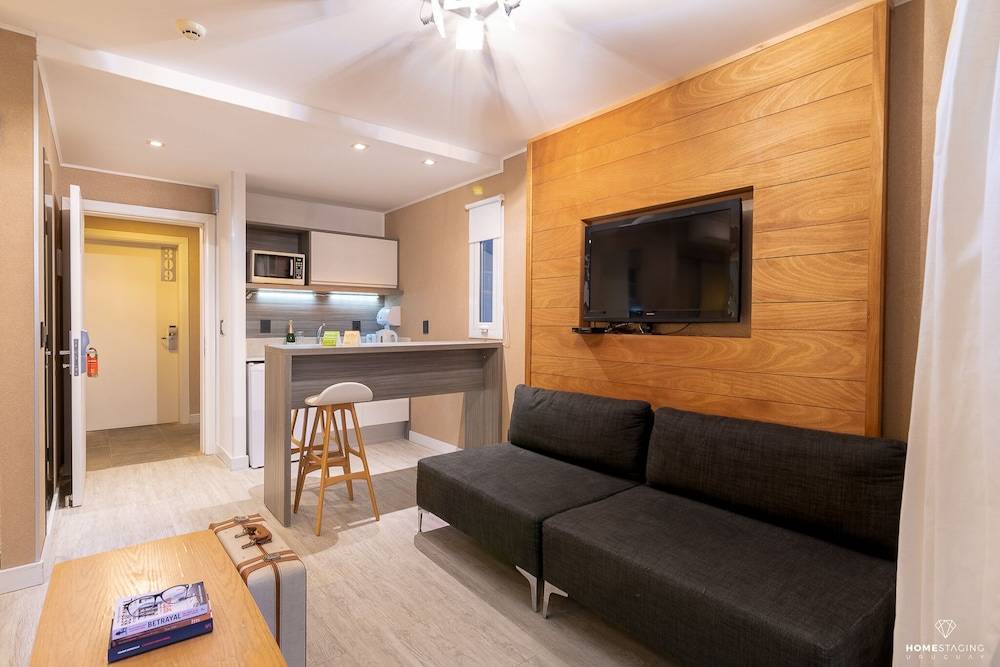 2122 Hotel Art Design 1