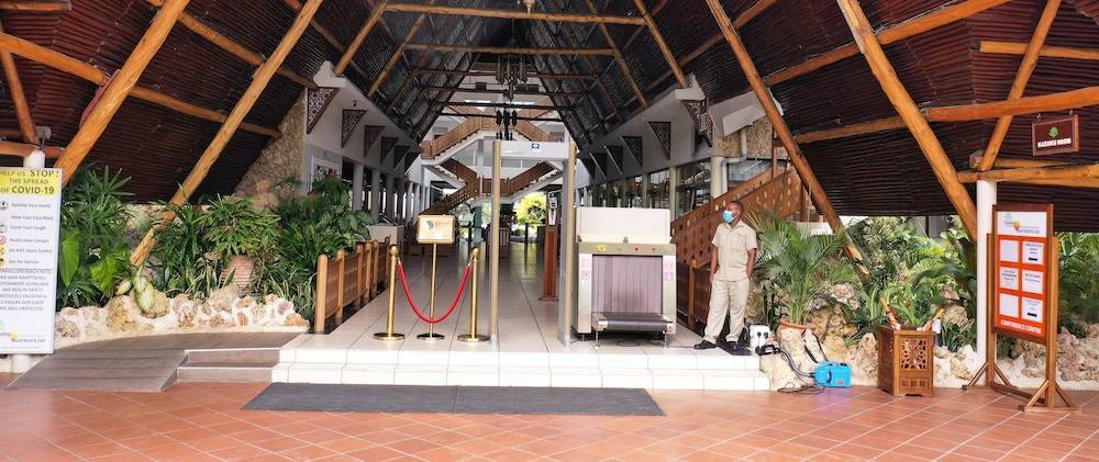 Travellers Beach Hotel & Club 2