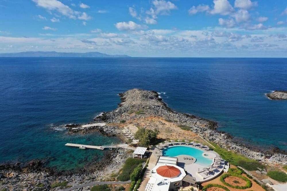 Kavos Hotel & Suites 1