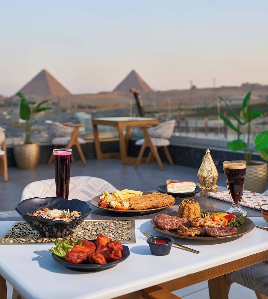 Royal Great Pyramid INN 1