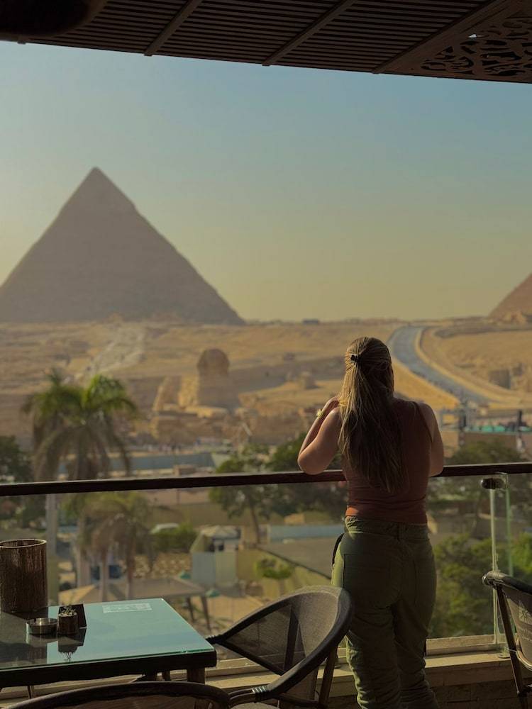 Sahara Pyramids Inn 1