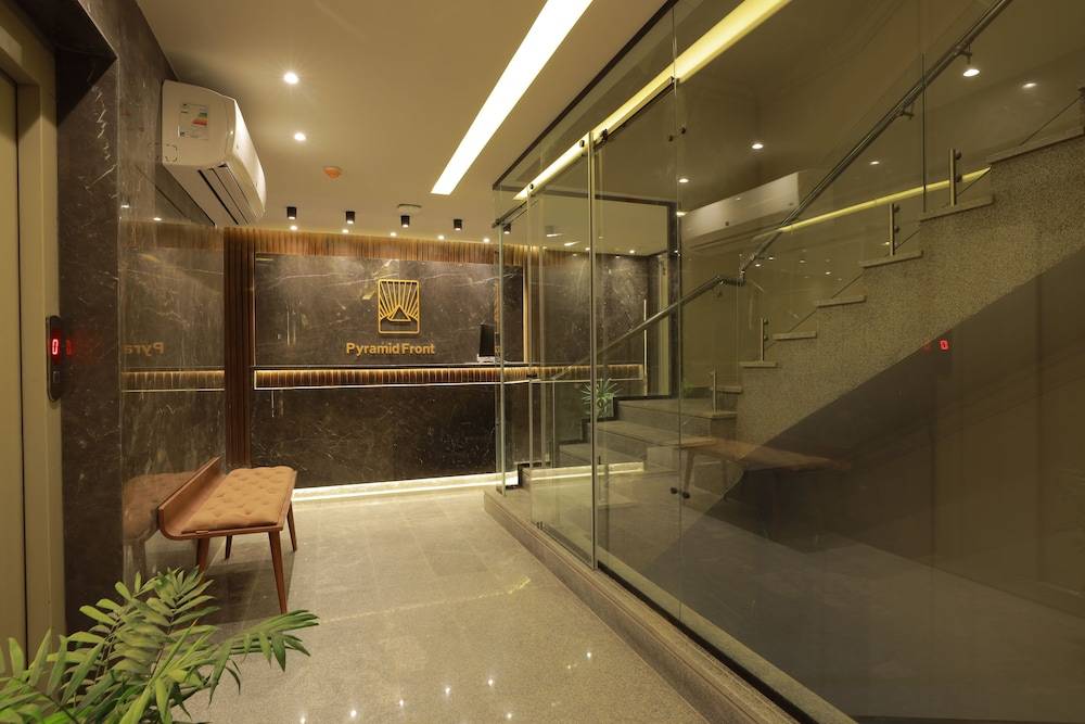 Pyramid Front Hotel 2