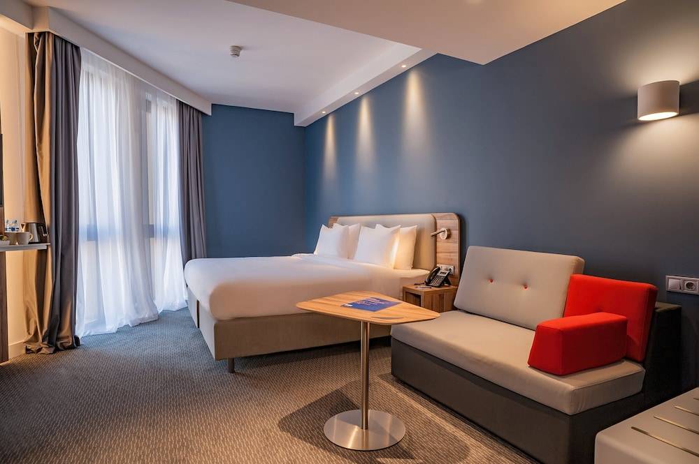Holiday Inn Express TBILISI AVLABARI by IHG 2