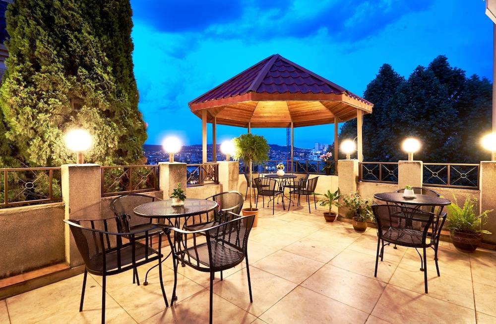 Iliani Hotel 1