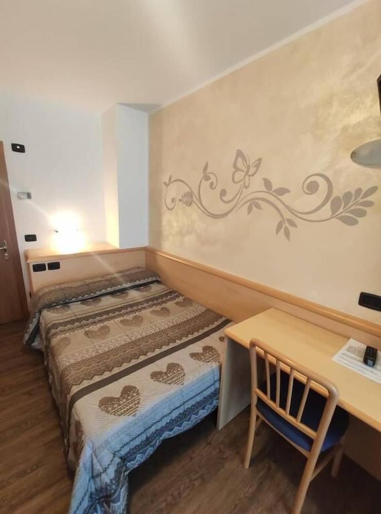 Pier Hotel 2