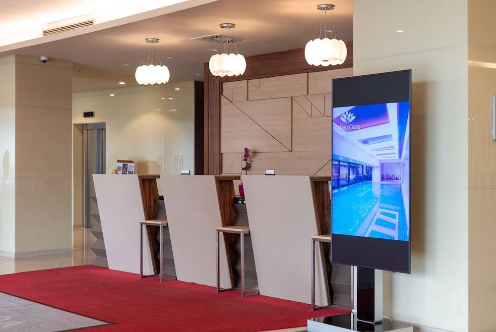 Ramada Plaza by Wyndham Craiova 1