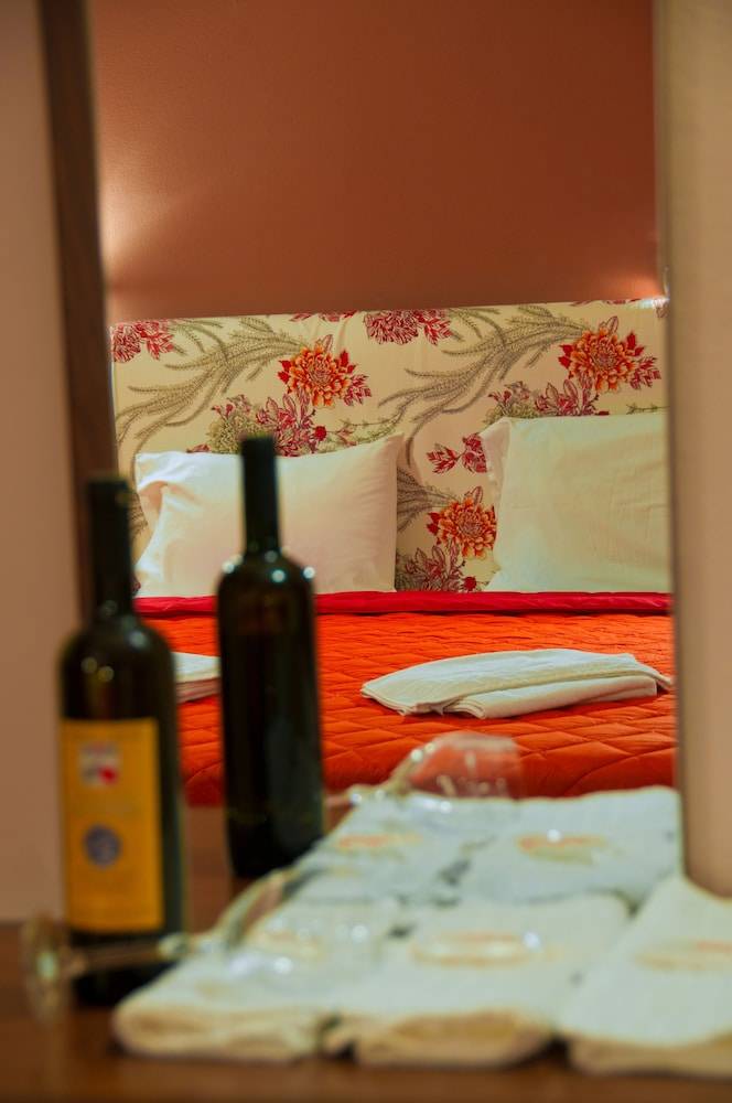 Petritos Rooms and Studios 2