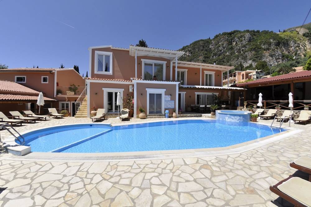 Angels Pool Studios and Apartments 1