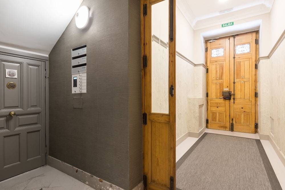 Feelathome Madrid Suites Apartments 2