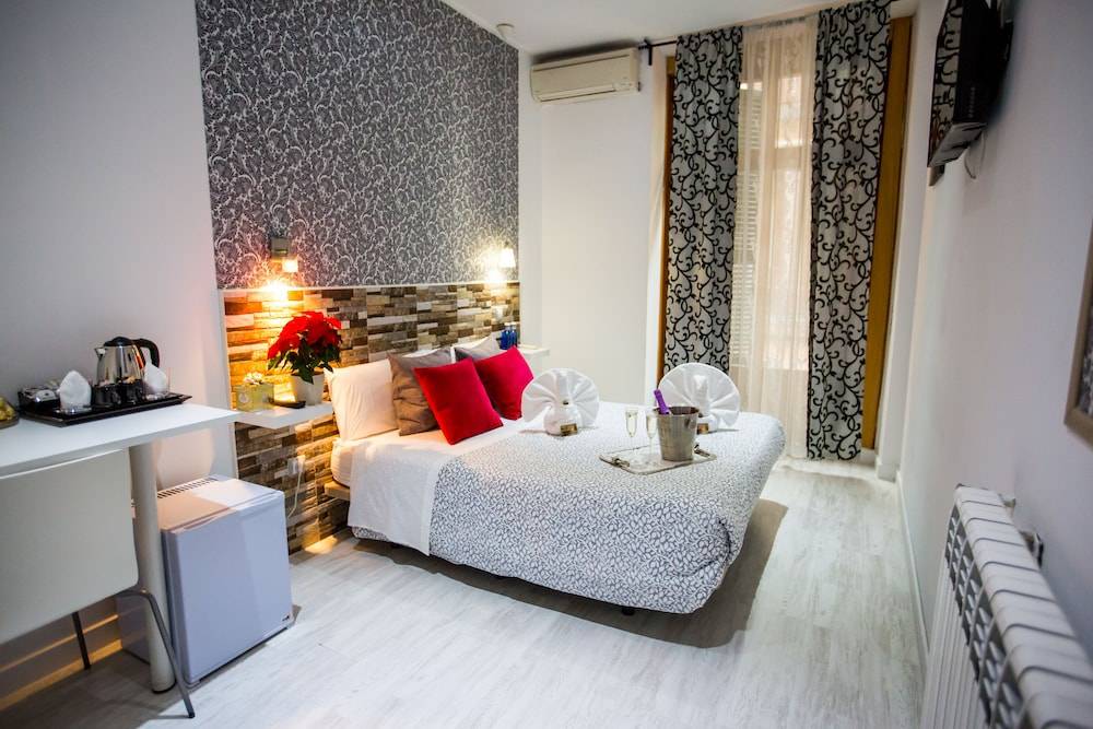Hostal Adis 1