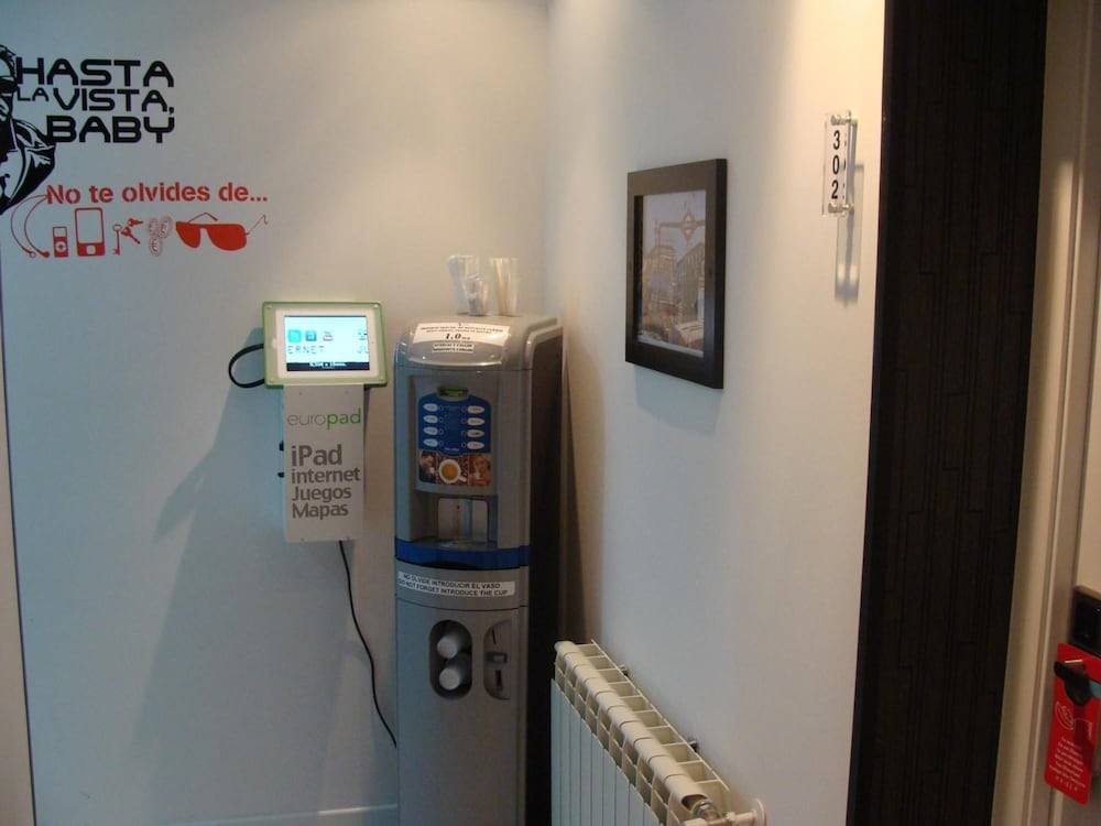 Hostal JQ Madrid 1 2