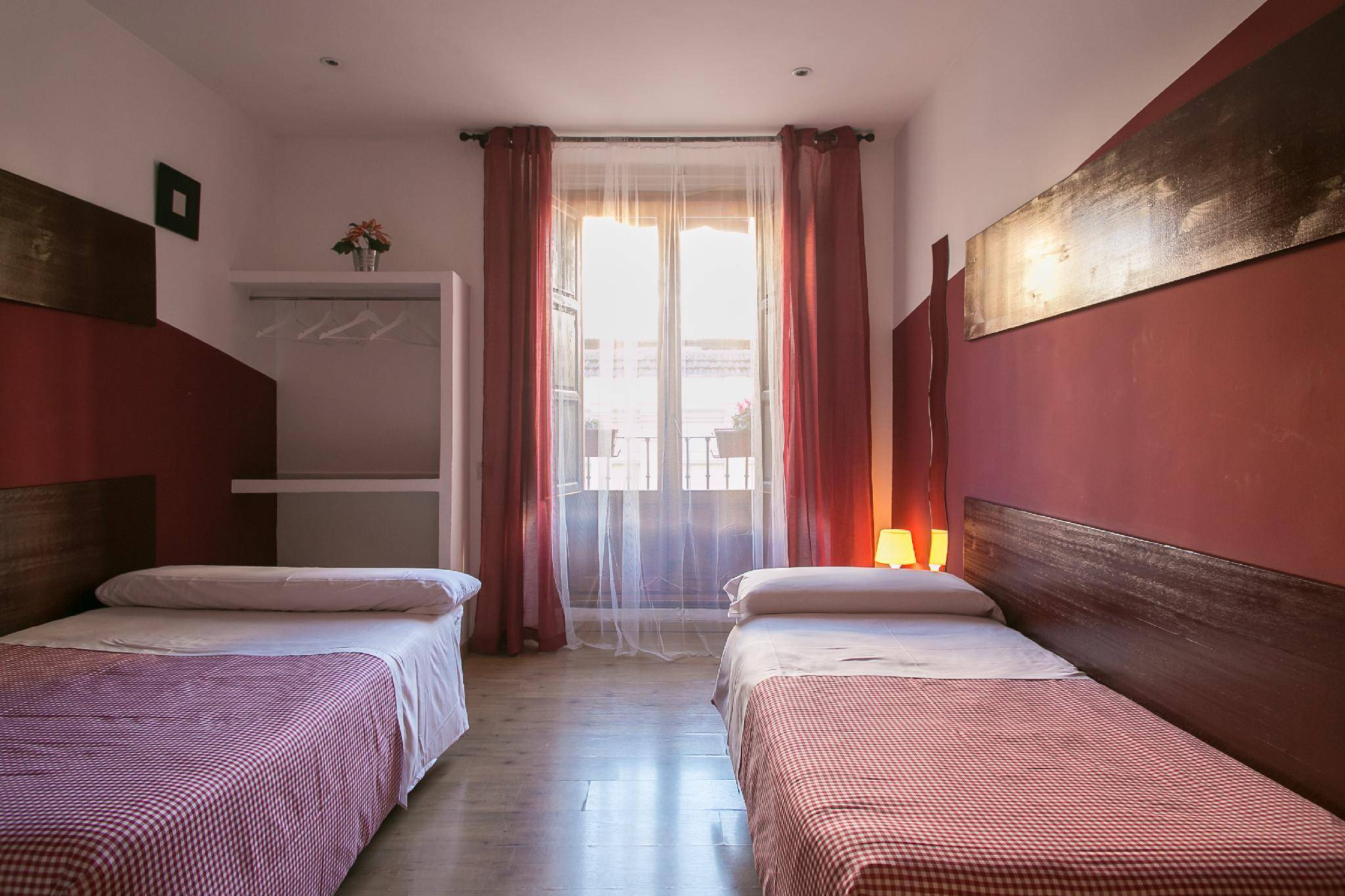 Hostal La Casa de La Plaza 2