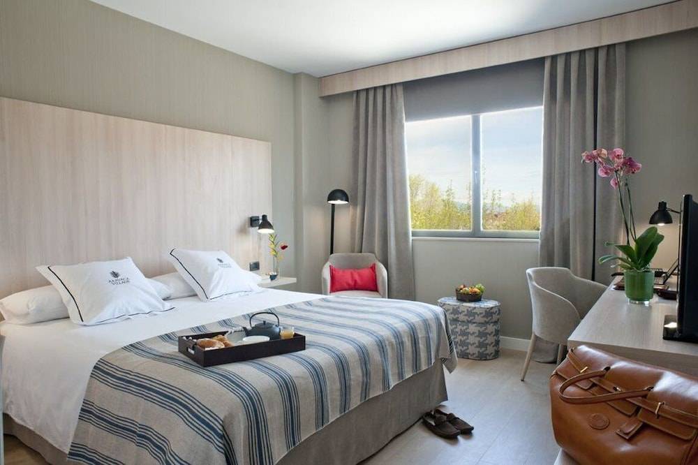 Aravaca Village Hotel 1