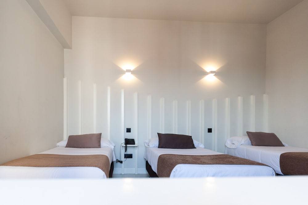 Hostal Charlotte-Gran Vía 2