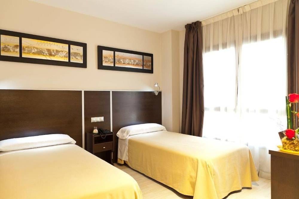 Hostal Avenida Barajas 2
